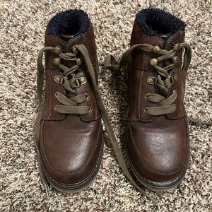 Youth boys size 4 faux brown boots EUC.